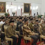421menpora-dito-dampingi-presiden-prabowo-serahkan-zakat-kepada-baznas-di-istana-negara